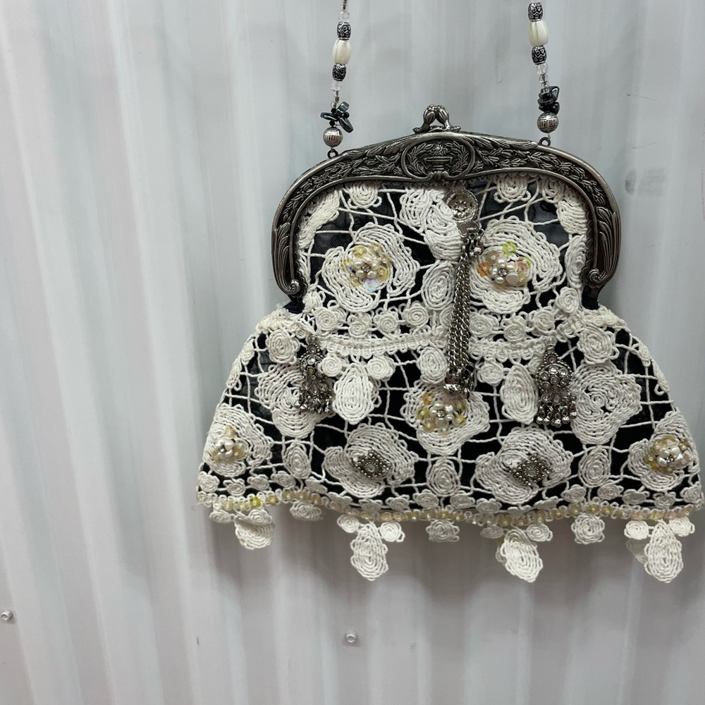 Mary Frances Lace Purse - Picture 4 of 11